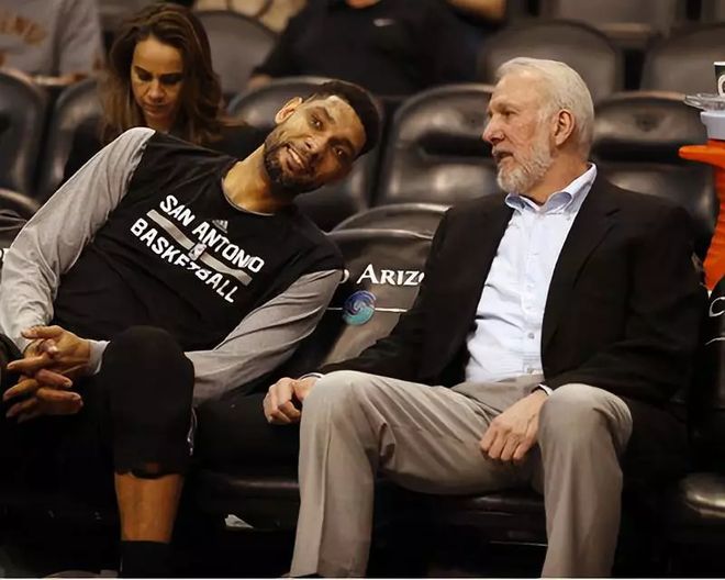 并非空洞背 并非空洞背